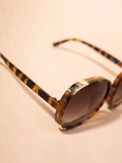 Oversized Round Sunglasses With Gold Details -Women Clothing Shop 32c7743a16e4678dc23db11ce6054534