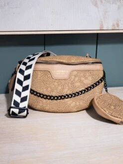 Color Block Strap Chain Shoulder Bag W/ Coin Purse | DOD OOTD -Women Clothing Shop 5e5263ba541ba222bb512ae4cb9a3d81