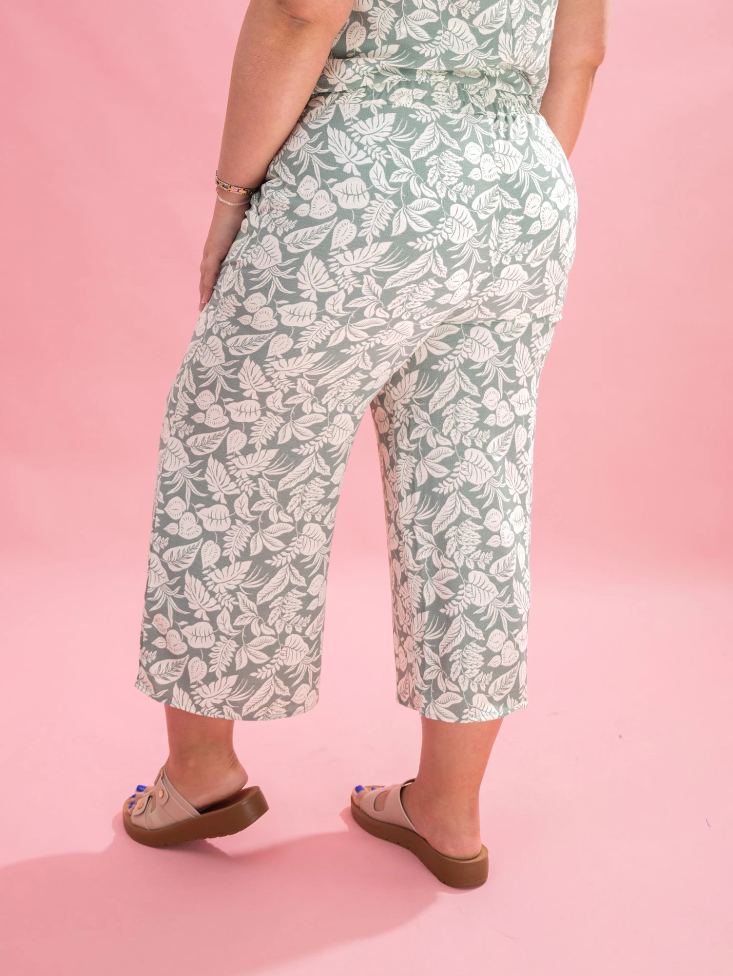 Leaf Linen Crop Pants With Pockets By DD Design | S - 3XL Pair W/ Sku62199 4 Leaf Linen Crop Pants With Pockets By DD Design | S - 3XL Pair W/ Sku62199 - Image 4