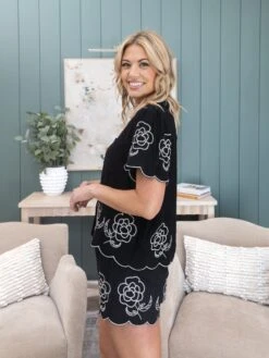 Flower Border Embroidery Scalloped Hem Shorts | S - 2XL Umgee -Women Clothing Shop 6411b4f63a0a50a39a833e5b3dd46aee