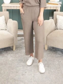 Textured Crop Pants W/ Pockets By DD Design | S - 3XL Pair W/ Sku57748 -Women Clothing Shop 712c31a4ae90df032522175b0f62db7a