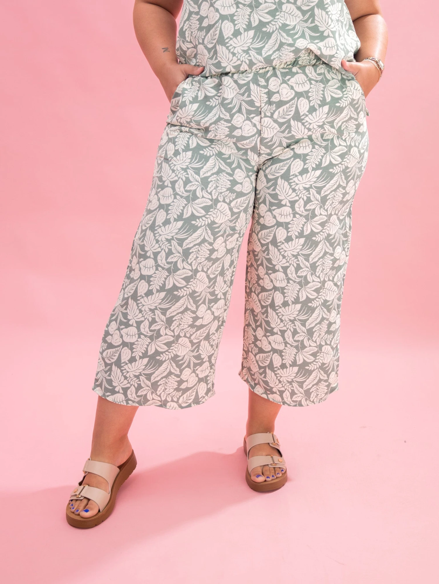 Leaf Linen Crop Pants With Pockets By DD Design | S - 3XL Pair W/ Sku62199 2 Leaf Linen Crop Pants With Pockets By DD Design | S - 3XL Pair W/ Sku62199 - Image 2