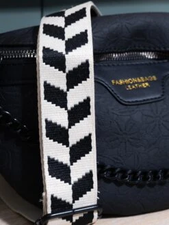 Color Block Strap Chain Shoulder Bag W/ Coin Purse | DOD OOTD -Women Clothing Shop cfff5f99a10f85b6bc72dbd081b565d2