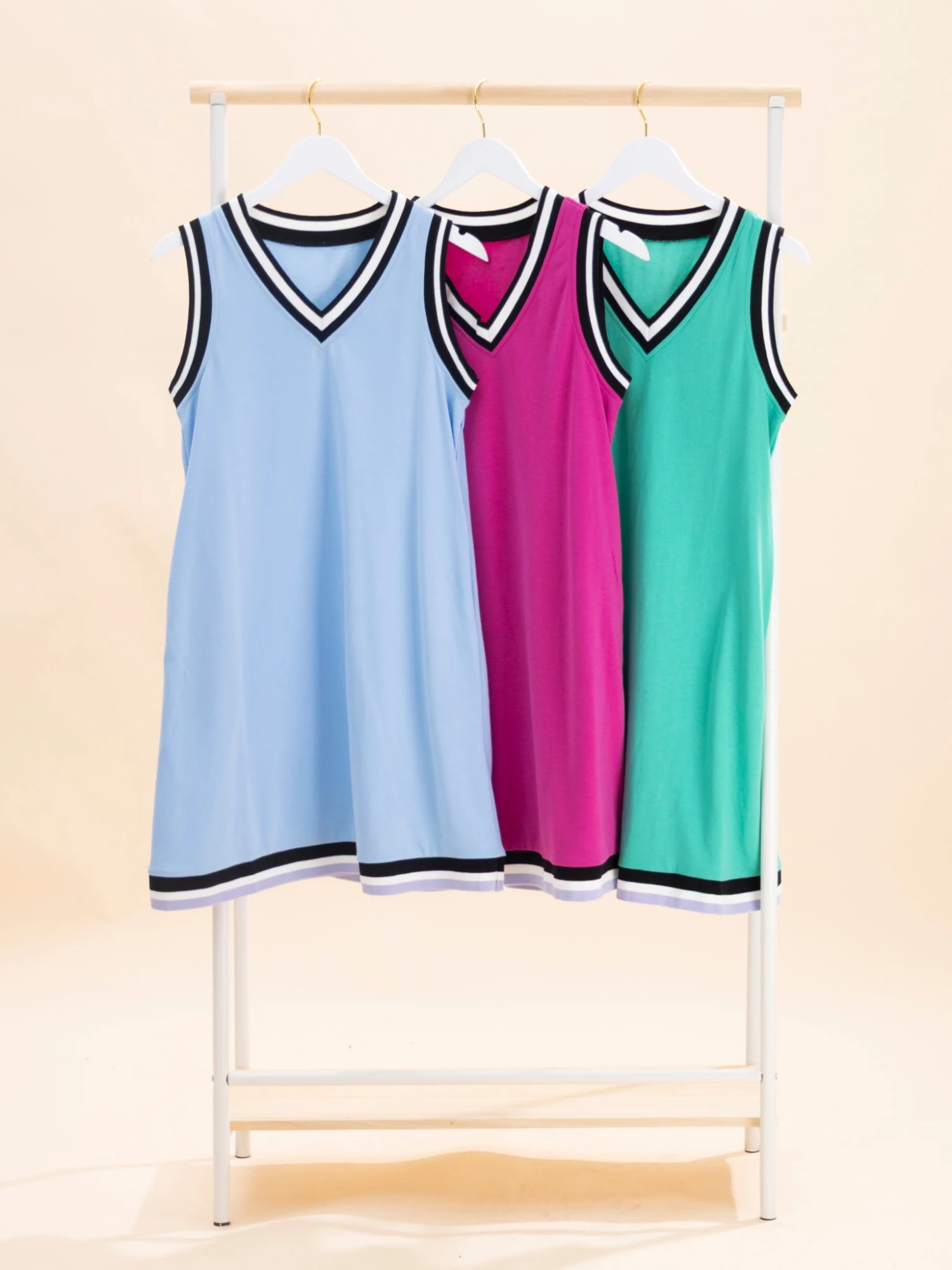 Color Contrast Trim V Neck Shift Sleeveless Dress | S-XL 1 Color Contrast Trim V Neck Shift Sleeveless Dress | S-XL