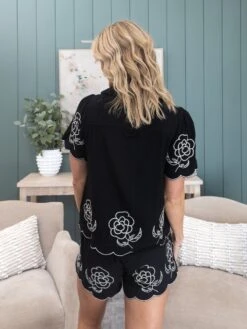 Flower Border Embroidery Scalloped Hem Shorts | S - 2XL Umgee -Women Clothing Shop e0fd7cd430d52a44ebae561c99e1adbd