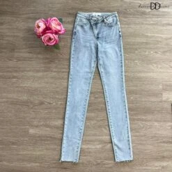 Off Theme Skinny Jeans | 1 - 3X
